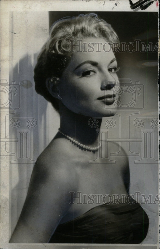 1957 Press Photo Virginia Gibson, singer- RSA01667- Historic Images