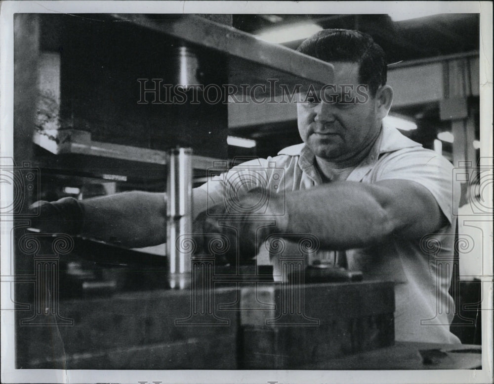1963 Press Photo Chester Soroko learning a new trade- RSA01799- Historic Images