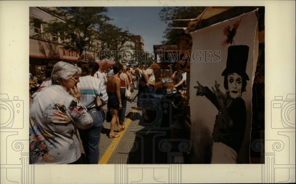 1982 Press Photo Marcel Marceau Draws Attention At Show- Historic Images