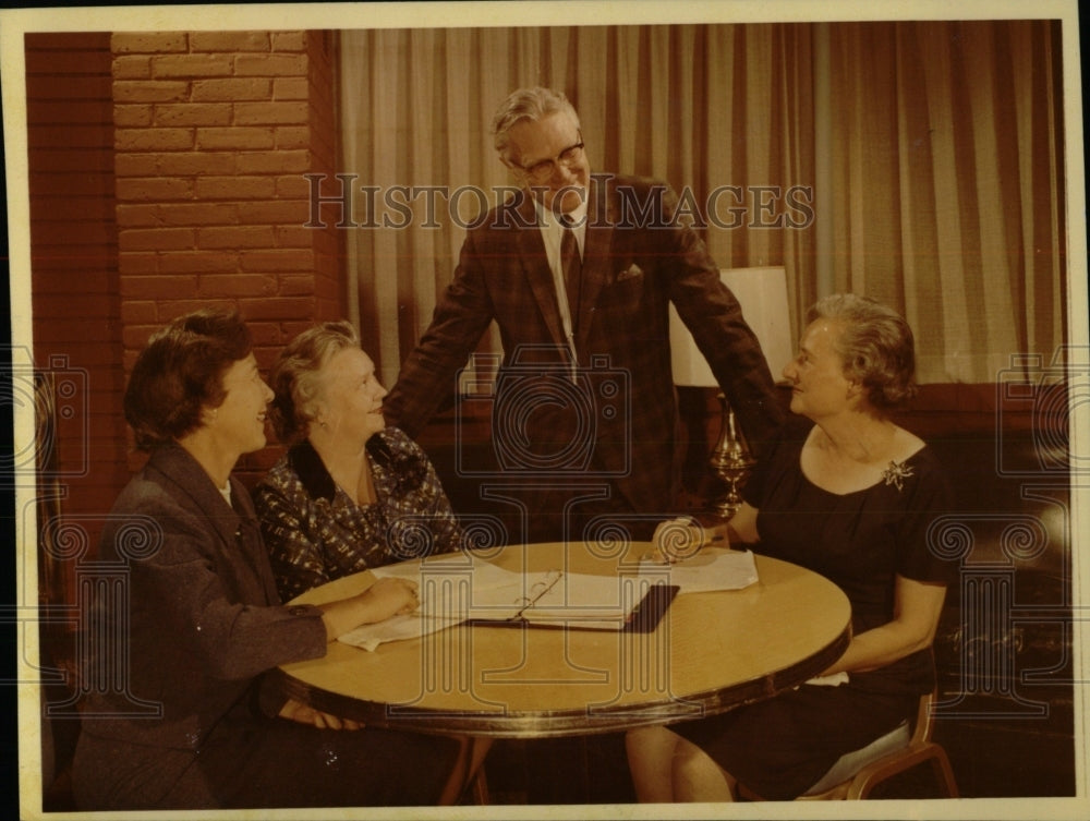 1962 Press Photo Membership Drive Leaders Meeting- RSA02407- Historic Images