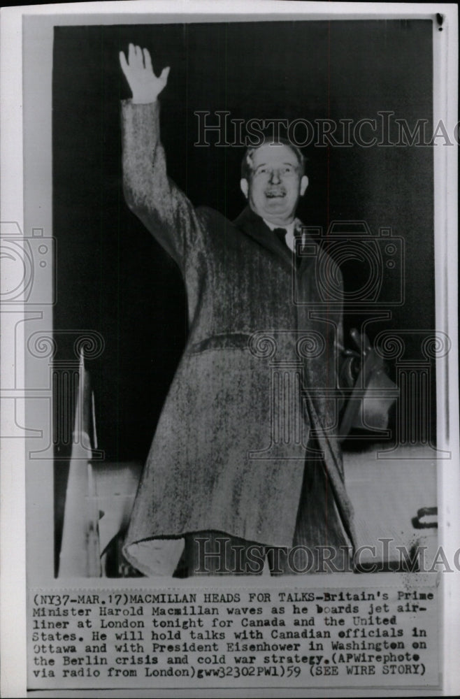 1959 Press Photo Macmillan Waves Jet Airliner London- RSA04773- Historic Images