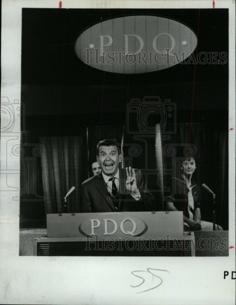 1967 Press Photo Dennis James hosts PDQ game show- RSA04953- Historic Images