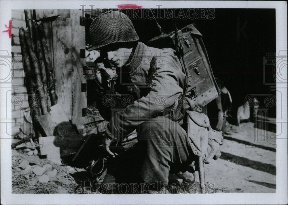 1984 Press Photo Bruno Zambon wireless Walkie Talkie- Historic Images