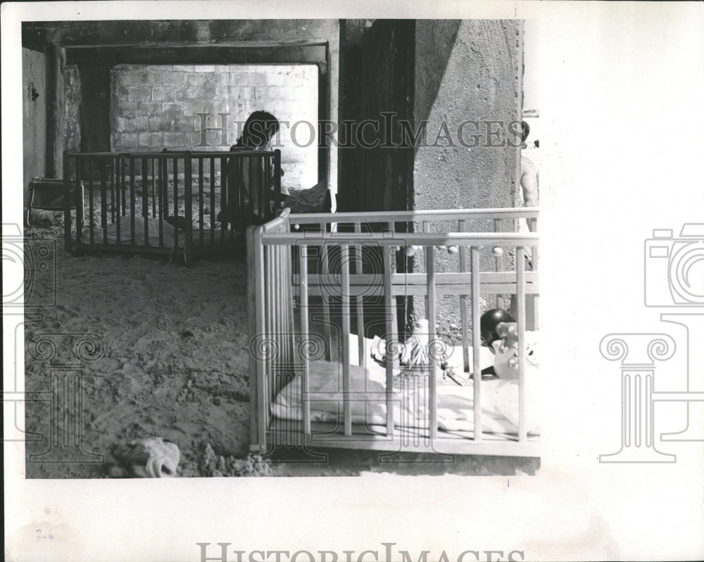 Press Photo Babies Equipment Crib- RSA05963- Historic Images