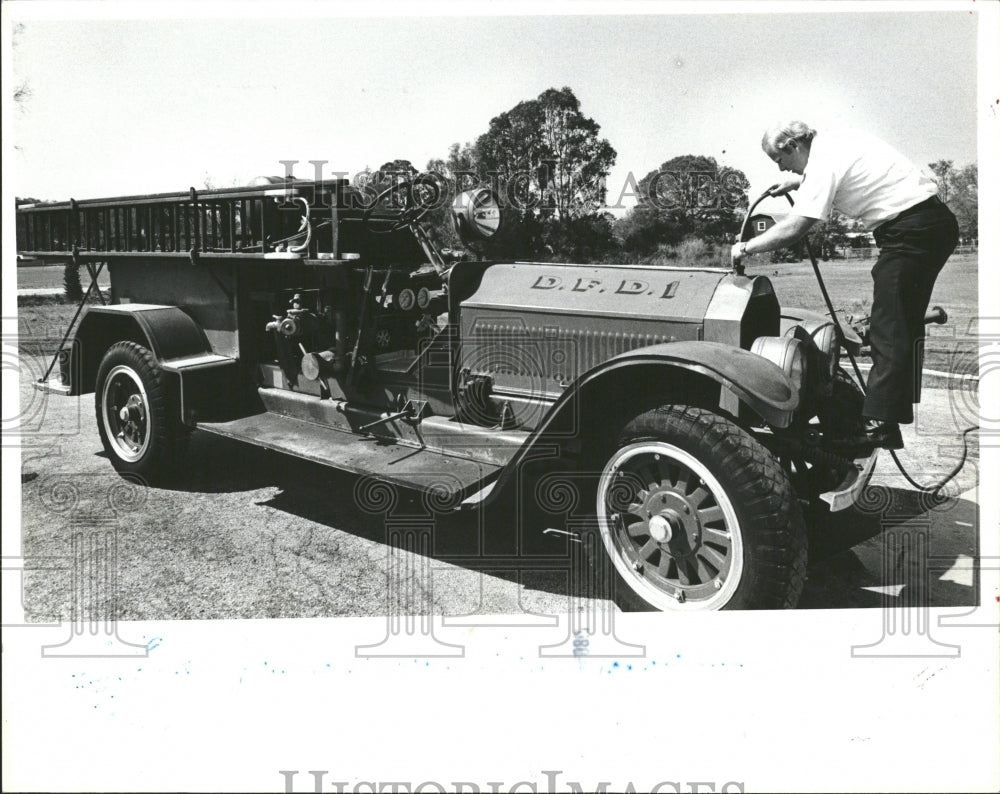 1966 Press Photo Kroeger water radiator old fire engine- RSA06191- Historic Images