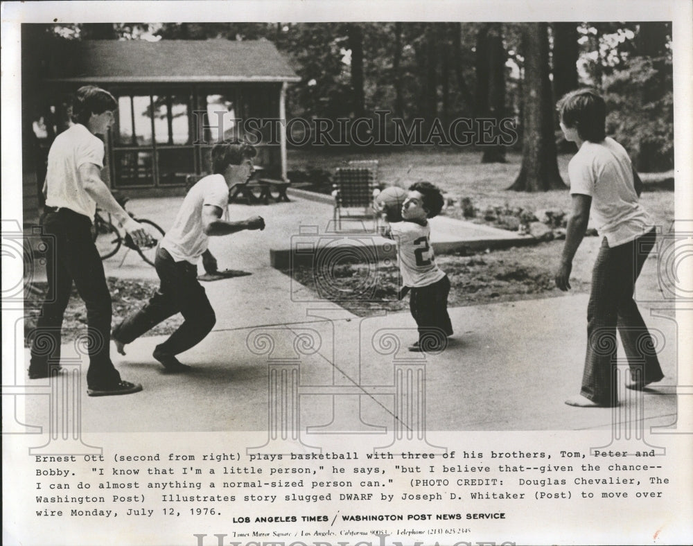 1976 Press Photo &quot;Dwarf&quot;- Historic Images