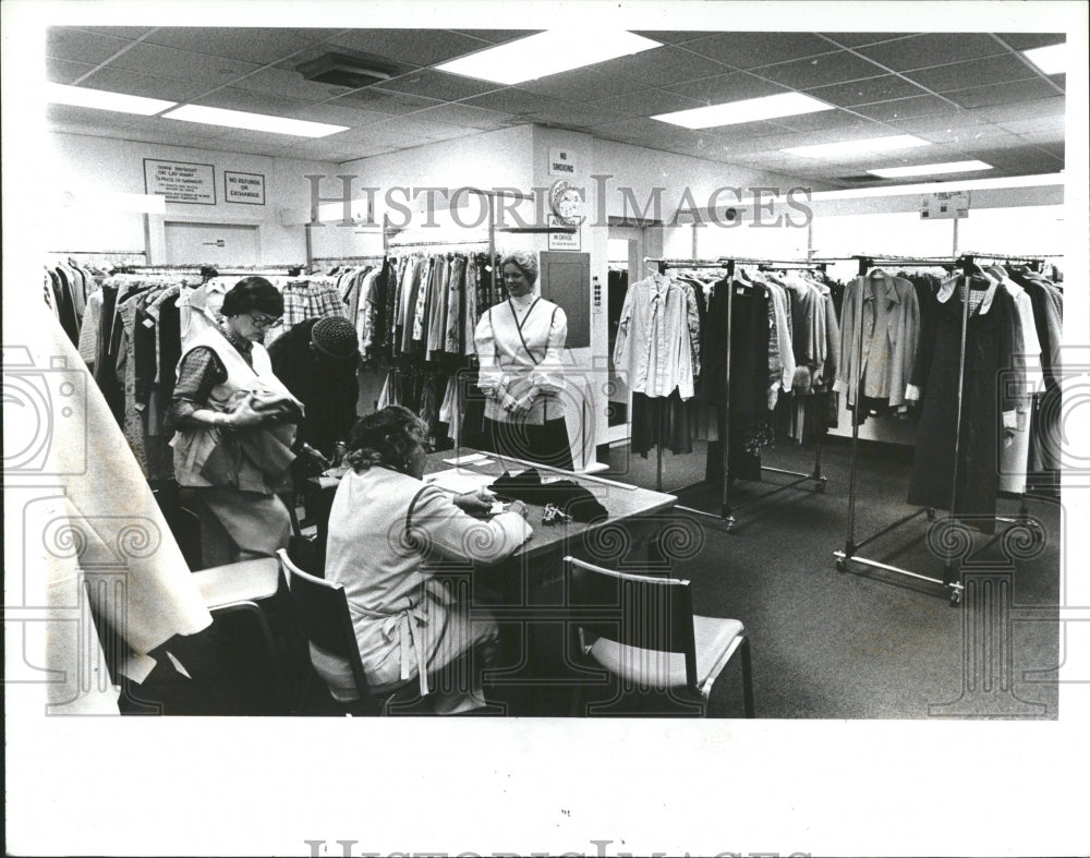 1983 Press Photo Neighborhood Thrift Shop In Grosse Poi- Historic Images