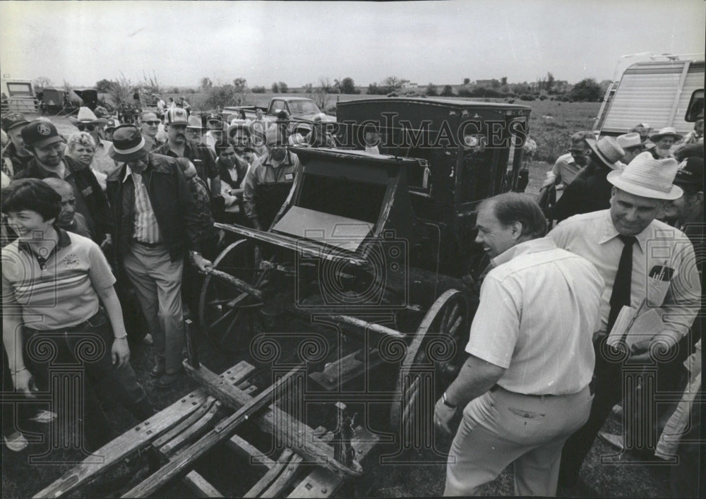 1987 Press Photo Stagecoach Carriage Auction- Historic Images