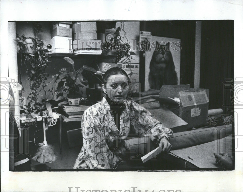 1975 Press Photo Caron&#39;s Fashion Designer In Office- RSA07189- Historic Images