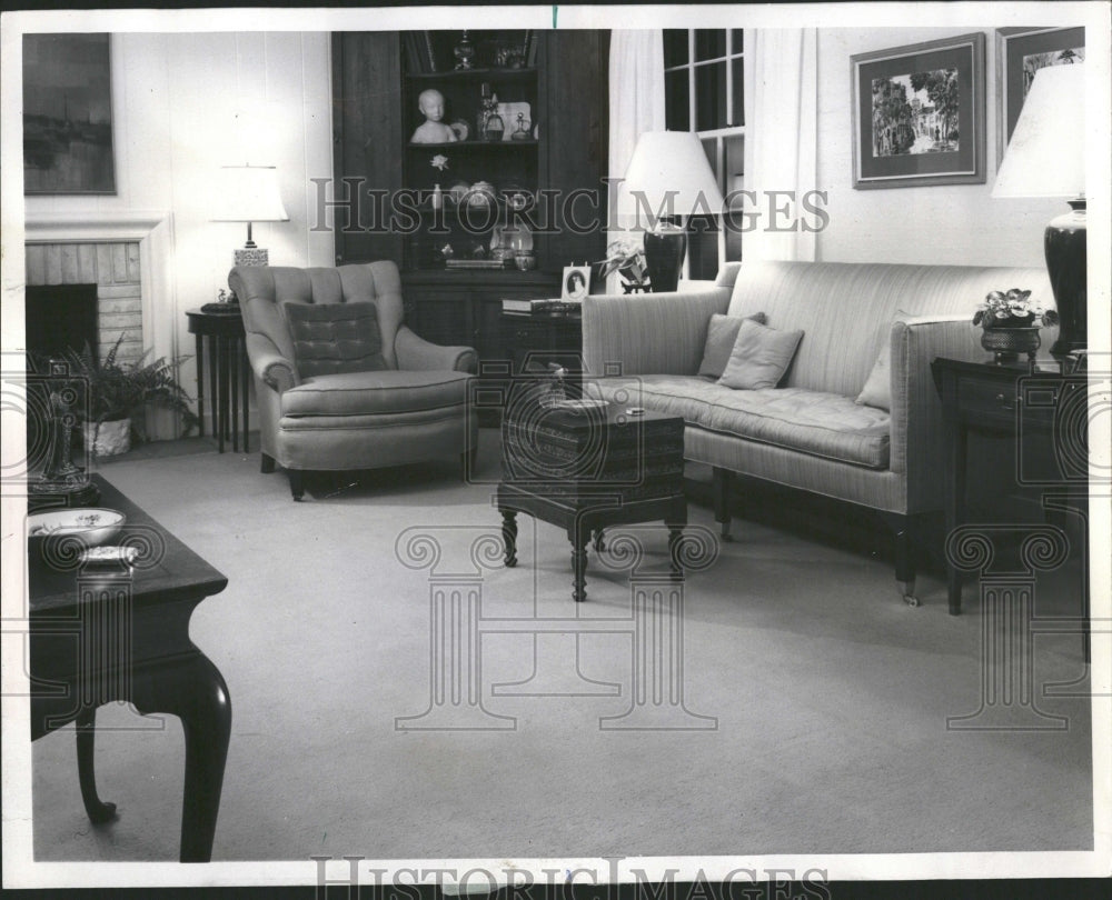 1973 Press Photo Weldon wall carpeting room floats spac- RSA07349- Historic Images