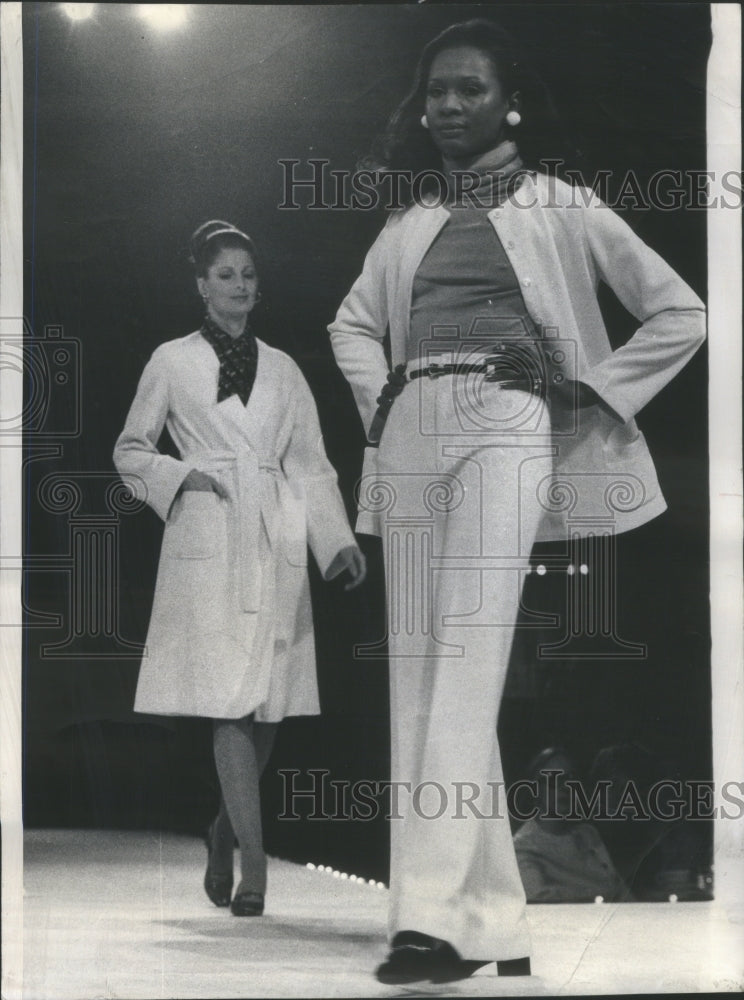 1972 Press Photo Fashion Anne Klein White Wool Knit Con- RSA08087- Historic Images