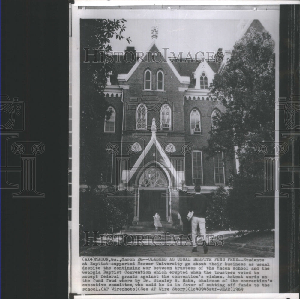 1969 Press Photo Macon school trust fund Mercer despite- RSA10523- Historic Images