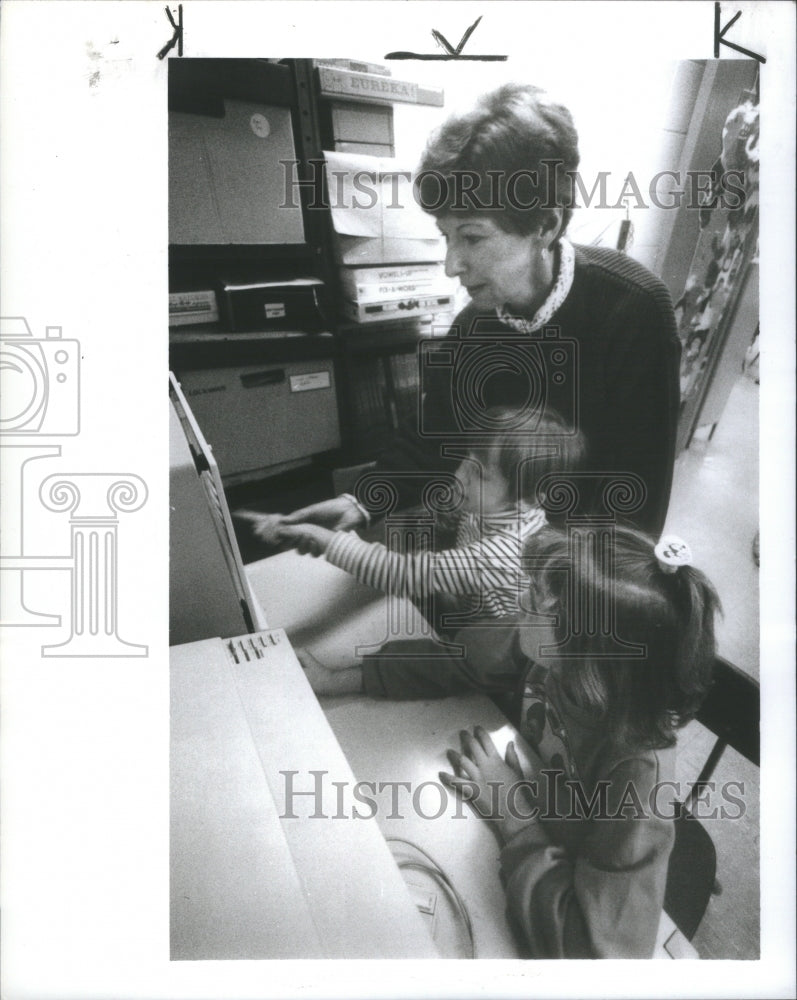 1991 Press Photo Morgan Ely Molly Macomber play educati- Historic Images