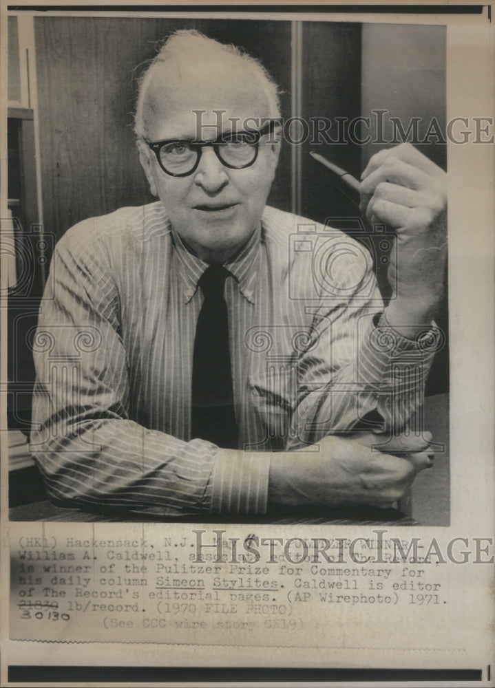 1971 Press Photo Pulitzer William Caldwell editor Simeo- RSA12357- Historic Images