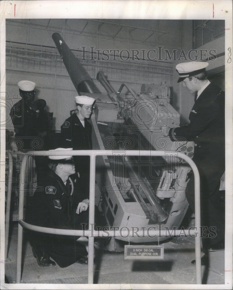 1968 Press Photo U.S. Naval Academy Cadets Gunnery Lect- RSA14747- Historic Images