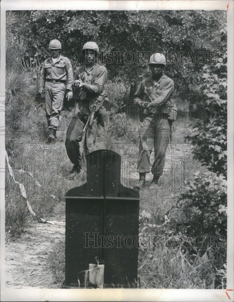 1966 Press Photo Fort Polk BB Gun Quick Fire Course Inf- RSA14803- Historic Images