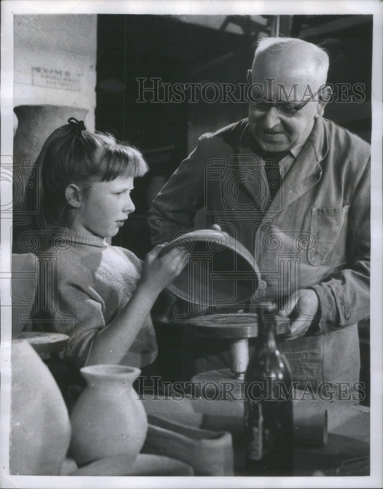 1956 Press Photo Lundula Kampmann Ceramic Artist- Historic Images