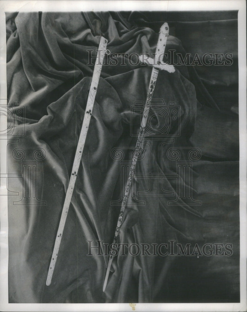 1952 Press Photo Jeweled Sword Archbishop Canterbury Ch- RSA15183- Historic Images