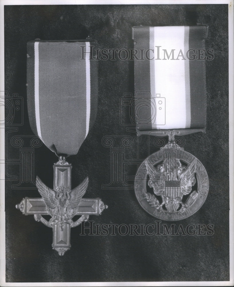 Undated Press Photo United States Marines Decoration Medals- RSA16775- Historic Images