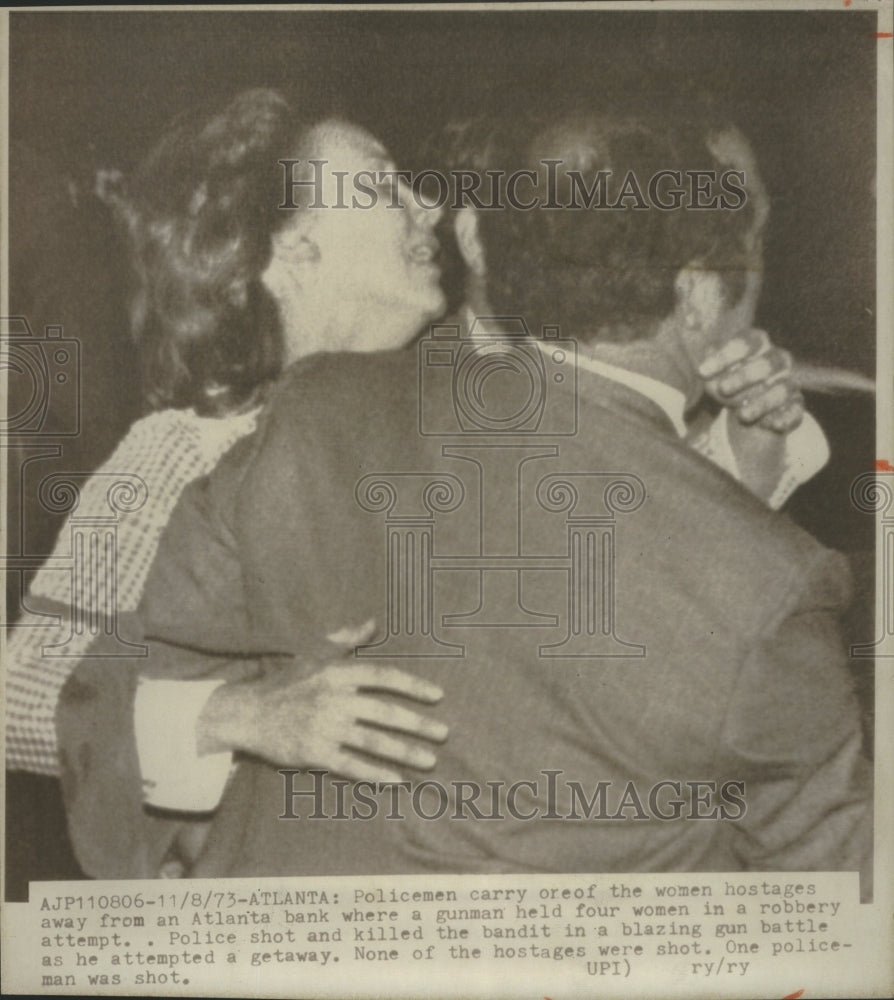 1973 Press Photo Atlanta City Bank Robbery Hostage - Historic Images