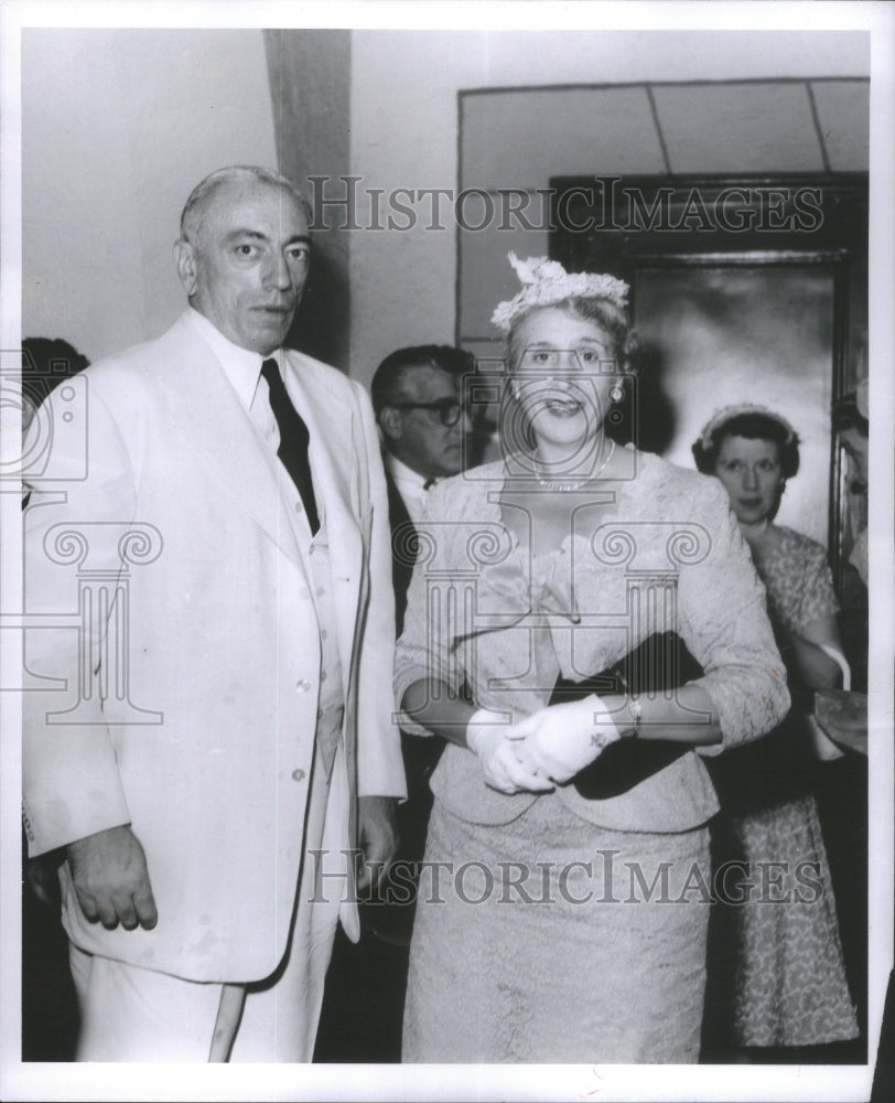 1954 Press Photo General Motors Executive Roger Kyes Wi- Historic Images