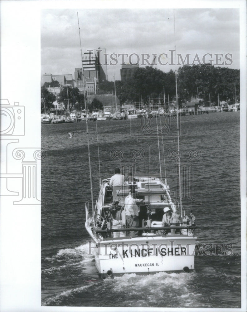 1993 Press Photo The Kingfisher Boat Pulls into the Wau- Historic Images