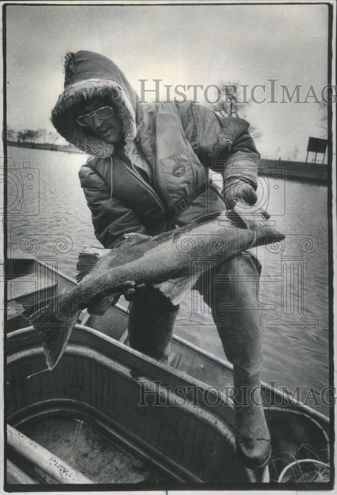 1975 Press Photo Harry Wight 17 pound Chinook salmon Li- Historic Images