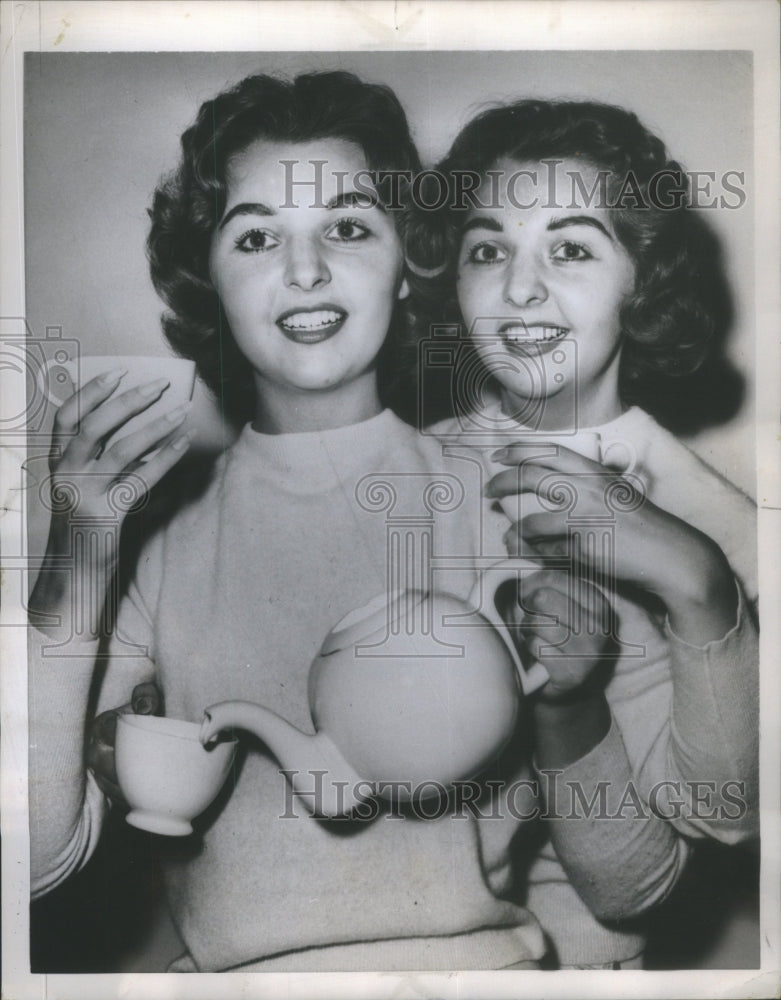 1958 Press Photo Canadian Twin Models Best Known for Th- RSA19105- Historic Images