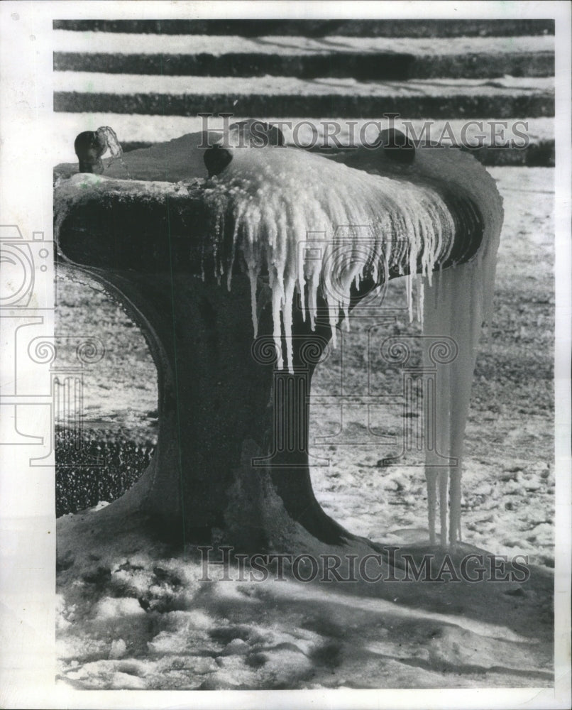 1968 Press Photo Fountain of Icicles Sculpted By Arctic- RSA19123- Historic Images