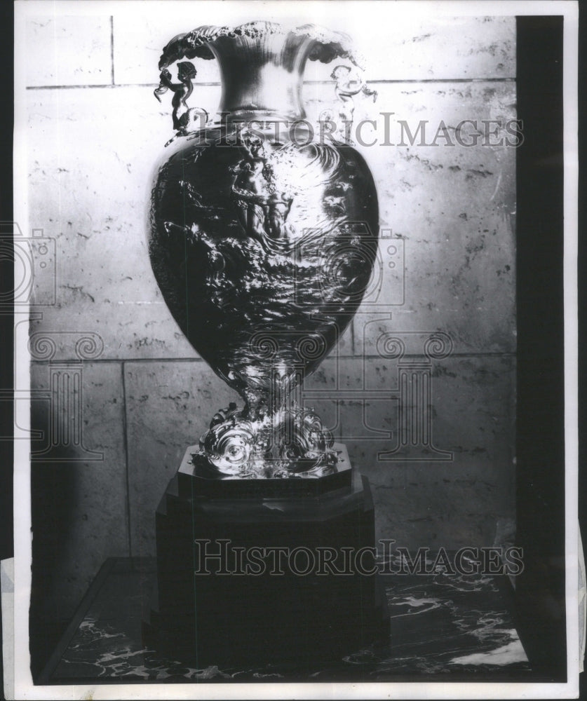 1955 Press Photo Milton Cross Memorial Trophy elaborate- RSA20055- Historic Images