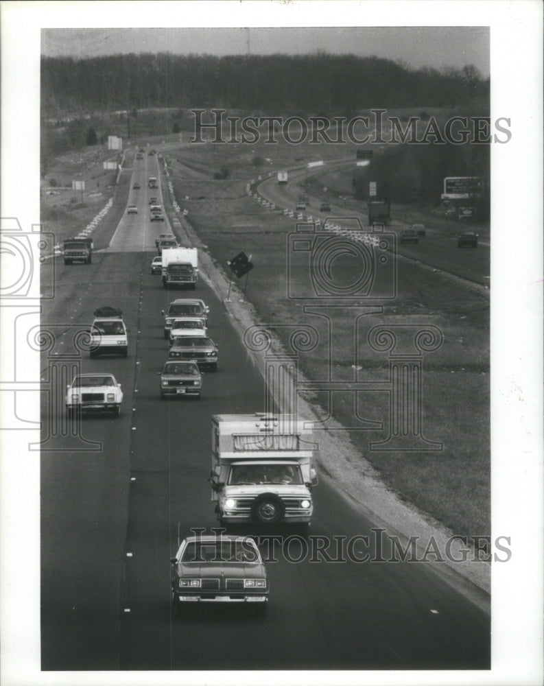 1984 Press Photo Deer Hunters Head Down I-75 Rifle Seas- Historic Images