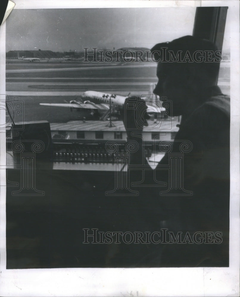 1961 Press Photo Aircraft Midway Control Tower- Historic Images