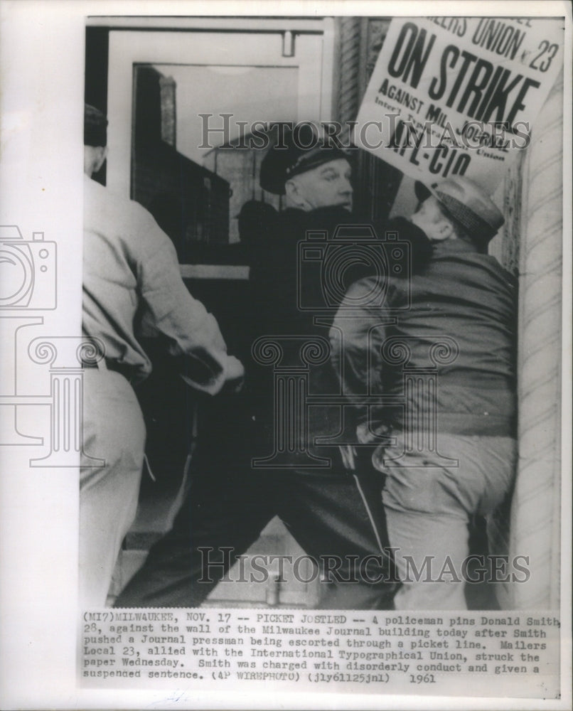 1961 Press Photo policeman pin Donald Smith Milwaukee- RSA22947- Historic Images