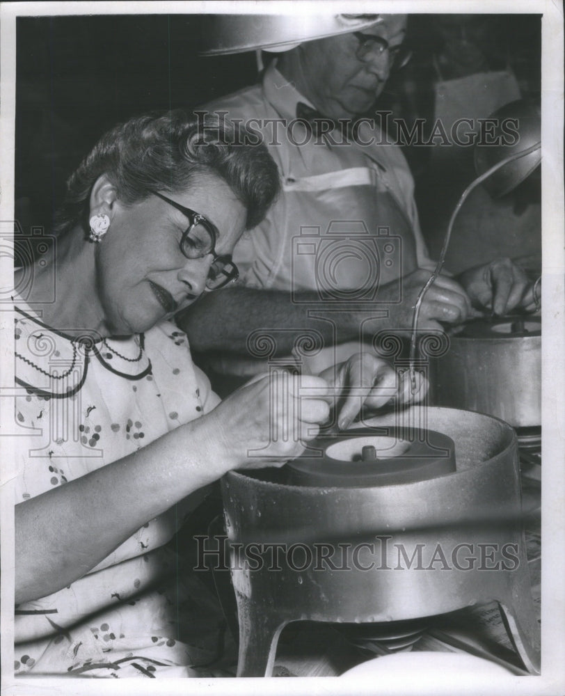 1958 Press Photo Arthur Schiller-Stone Cutting-Mass Imp- Historic Images