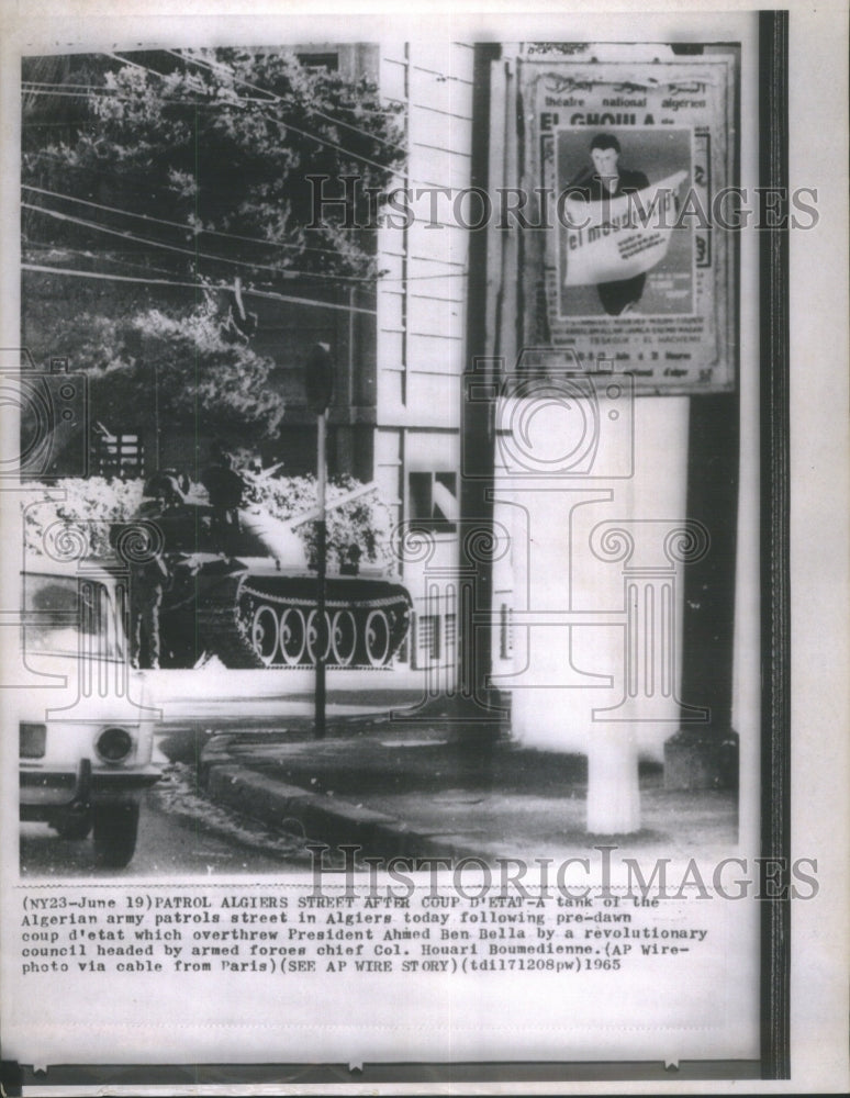 1965 Press Photo Algerian Army Tank Patrols The Streets- RSA25237- Historic Images