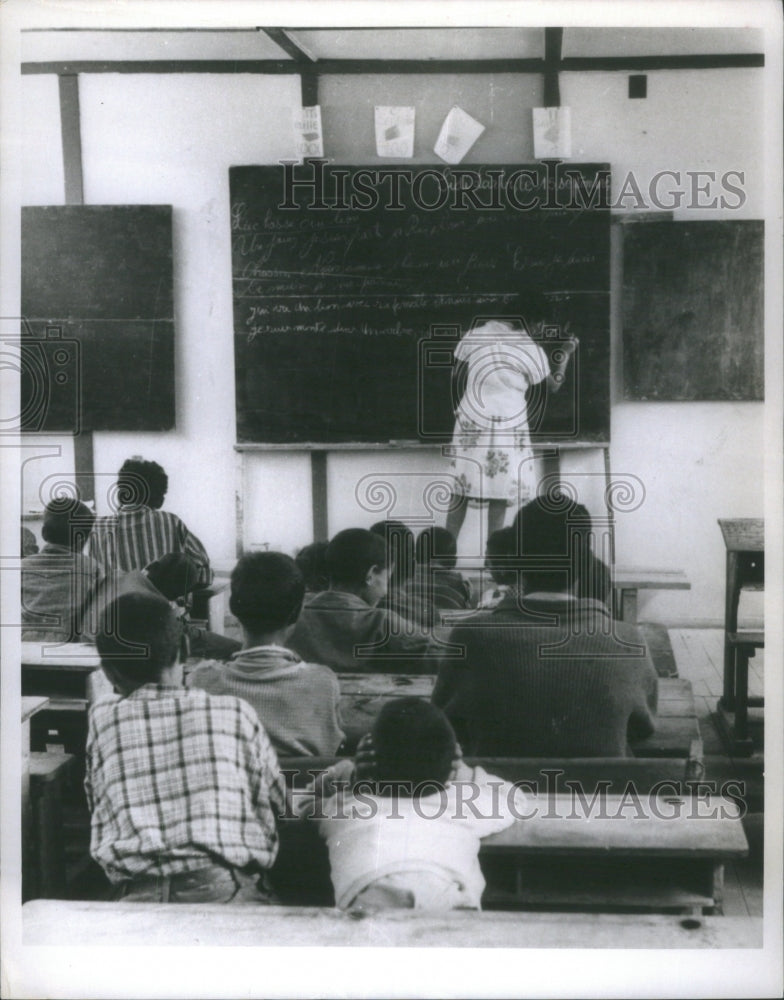 Press Photo classroom Algeria- RSA25241- Historic Images