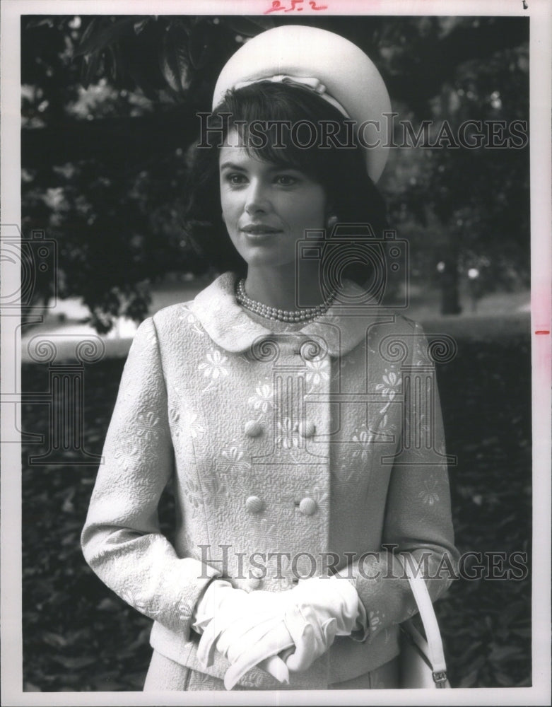 1991 Press Photo Roman Downey Portrays Jacqueline Bouvi- RSA26627- Historic Images