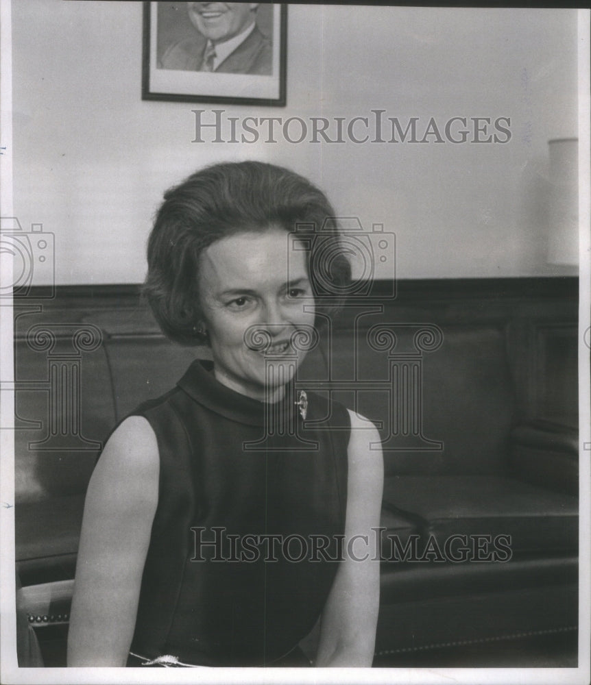 1969 Press Photo Mrs Robert Finch- RSA27161- Historic Images