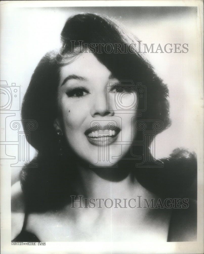 1966 Press Photo Lisa Kirk Actress Comic Talent Contral- RSA28521- Historic Images