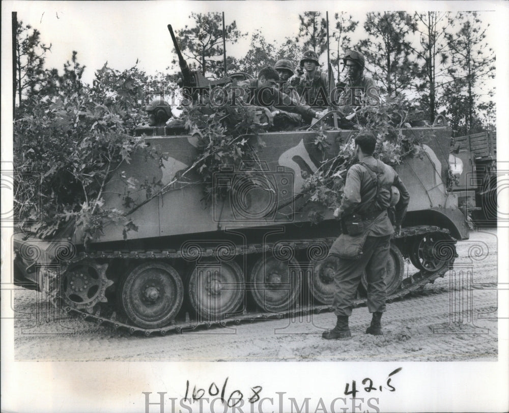 19711 Press Photo Eglin Air Force Base comouflage men - Historic Images