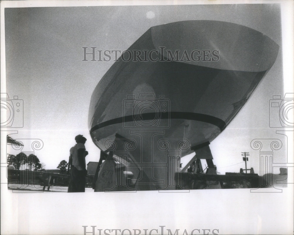 1967 Press Photo Morgan Yacht Corp worker observes- RSA29113- Historic Images