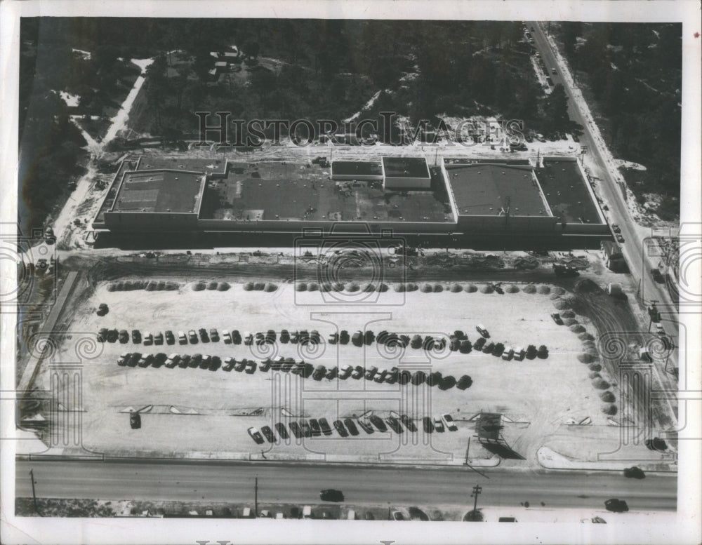 Press Photo Cleveland Plaza Shopping Center- RSA29445- Historic Images