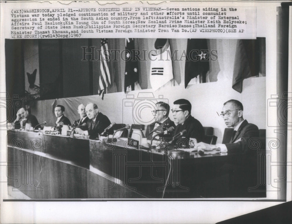 1967 Press Photo Vietnam war Military Paul Hasluck Dean- RSA29539- Historic Images