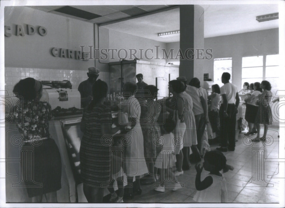 1968 Press Photo Wed Won Zones Cuba people Chamber- RSA30841- Historic Images