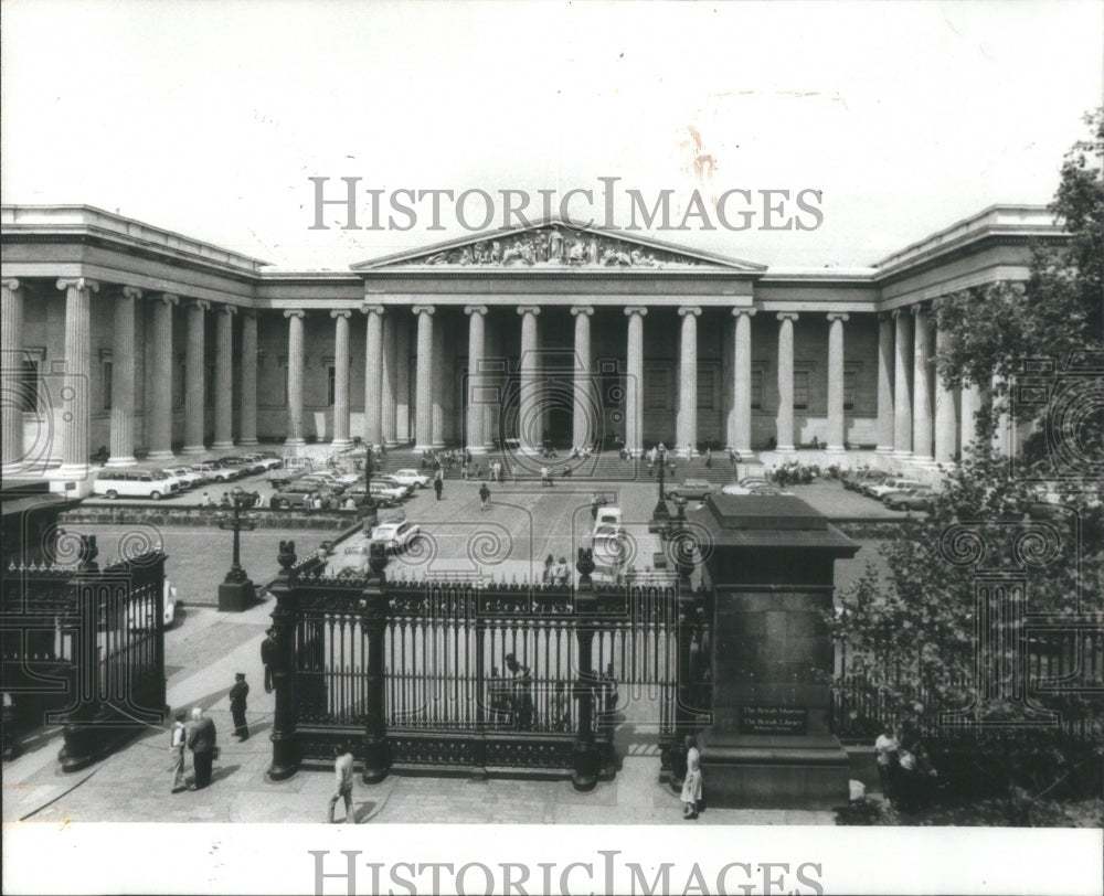 1940 Press Photo Londons British Museum marble lions- RSA31445- Historic Images