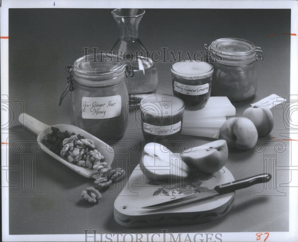 Press Photo Pear Honey Liqueur Conservem Plum Liqueur J- Historic Images