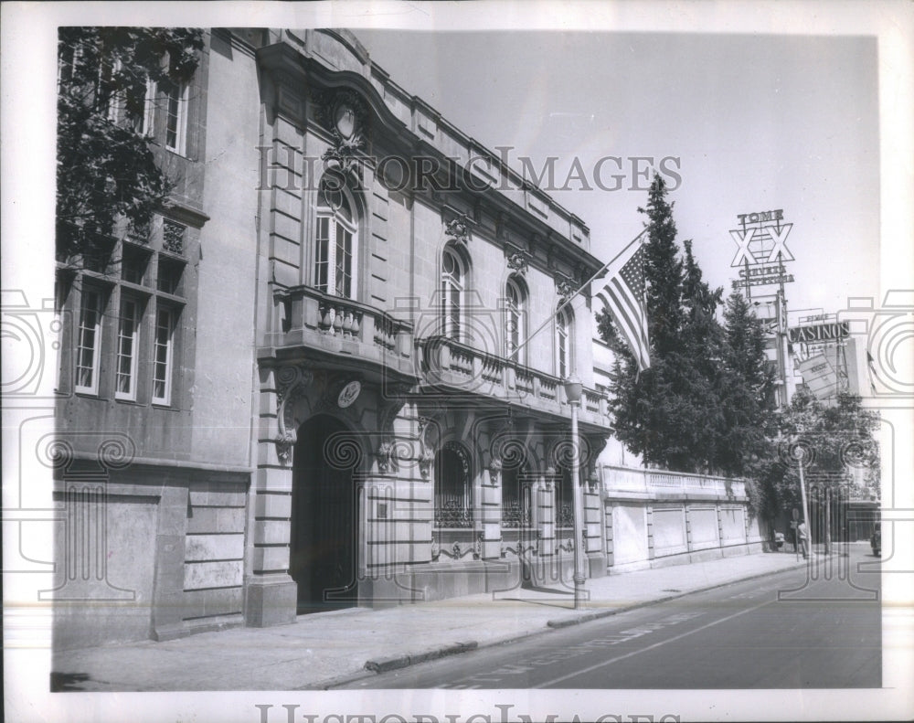 1945 Press Photo US Embassy home Avenida De Los look- RSA32807- Historic Images