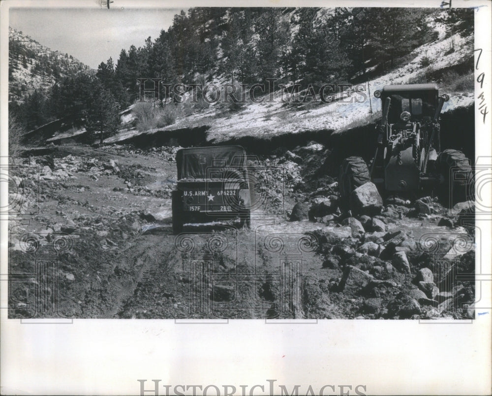 1969 Press Photo National Guard Jeep Supplies Jamestown- Historic Images