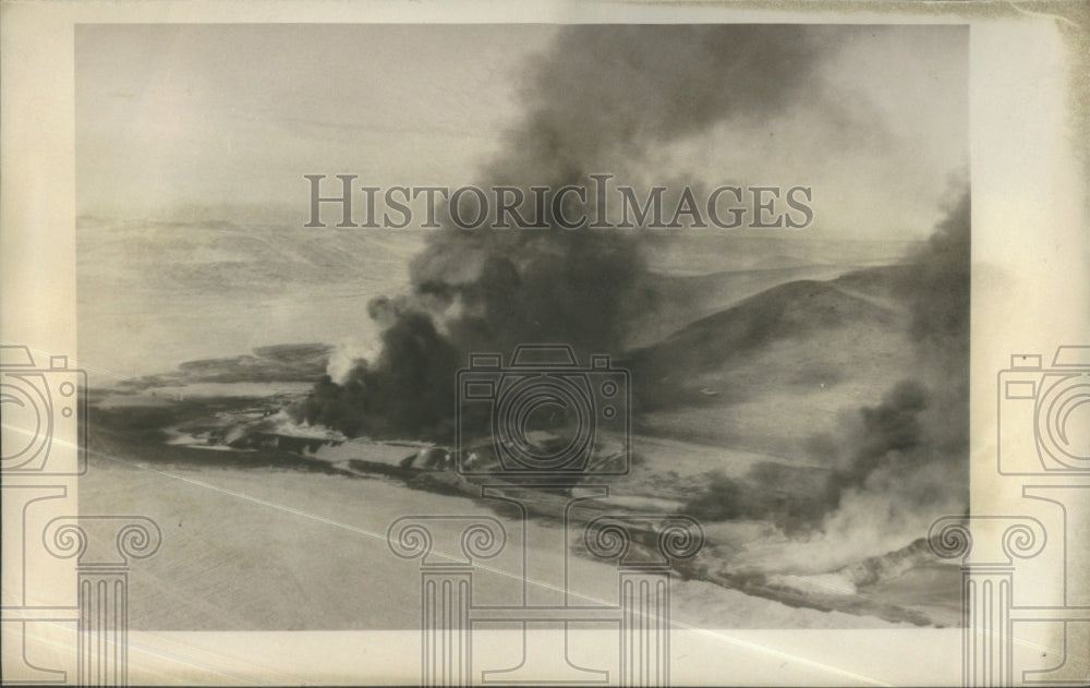 1967 Press Photo Oil Spill At Drill-Hole- RSA33695- Historic Images