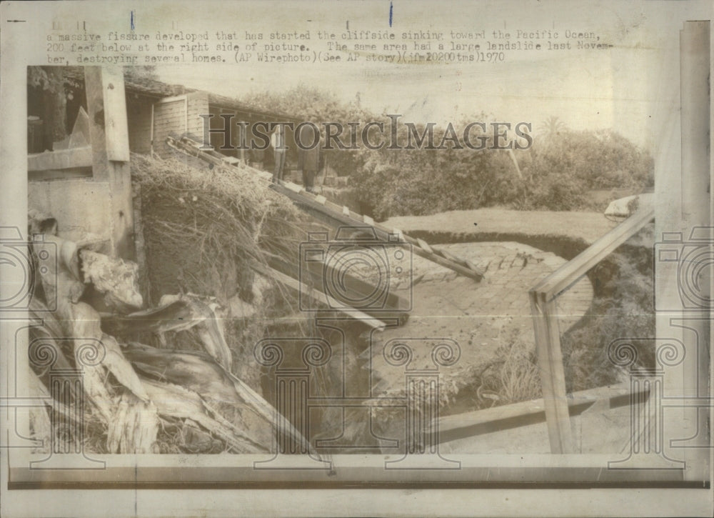 1970 Press Photo California Disaster Fissure House- RSA33719- Historic Images